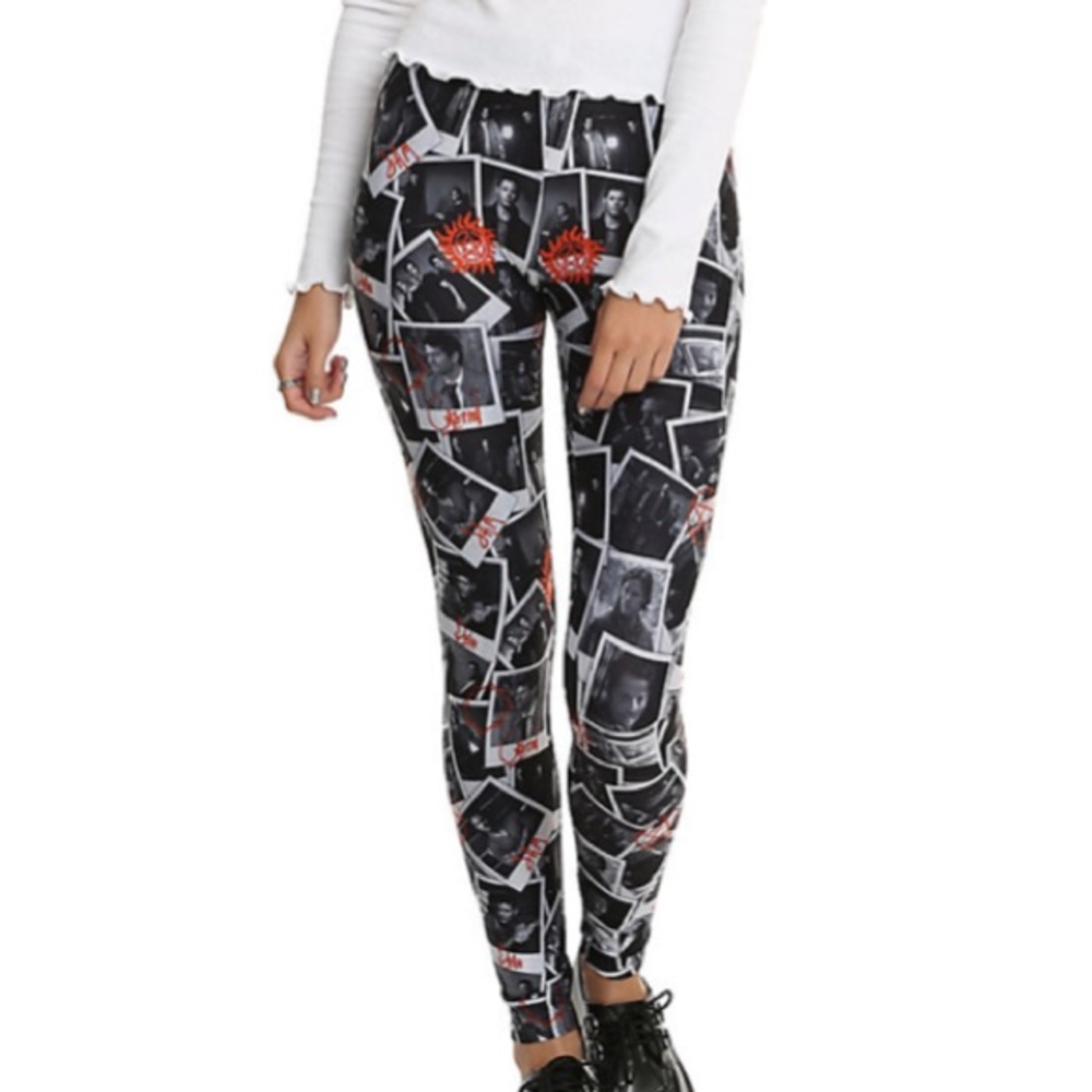 Supernatural Polaroid Leggings Hot Topic Winchester‎